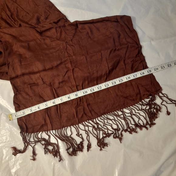 ● Charming Charlie | Scarf in Brown - Picture 4 of 7